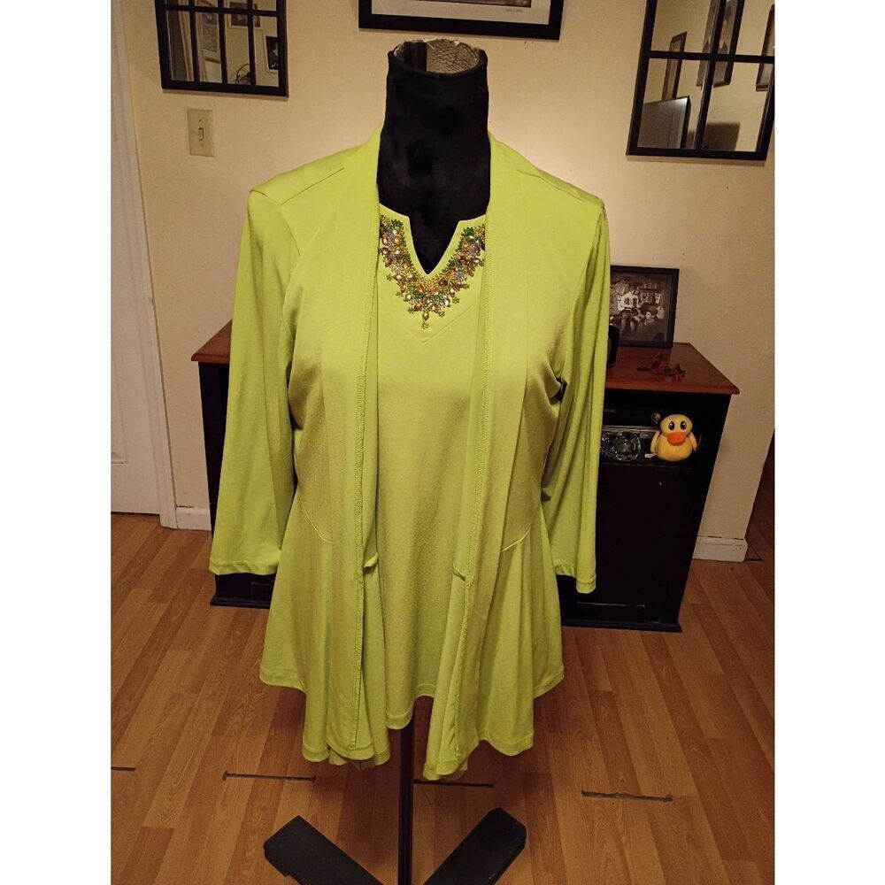 Medium Susan Graver Green Embellished 2 Piece Tank Top and Blouse Jacket Set